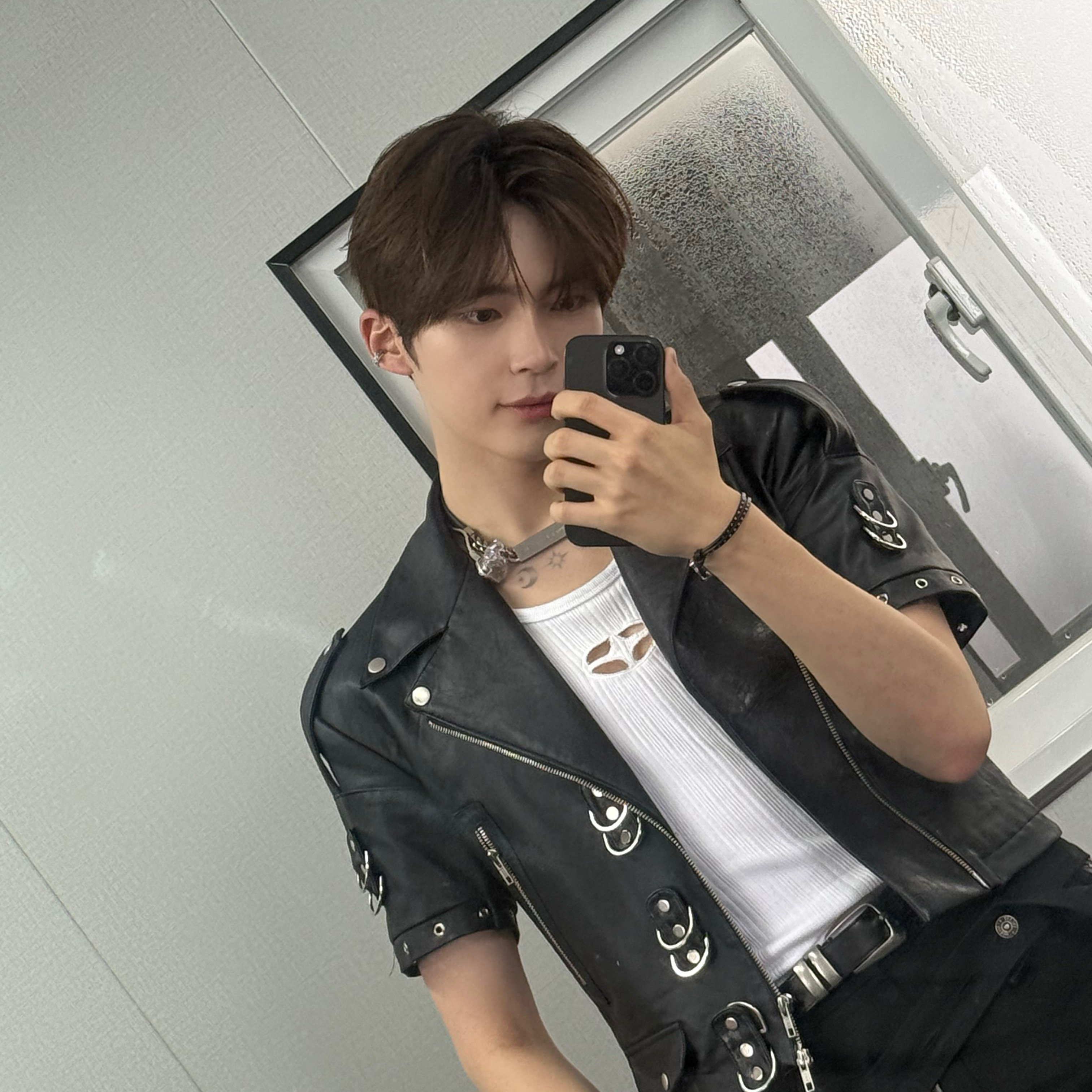 Latest photo of Sung Hanbin (ZEROBASEONE)
