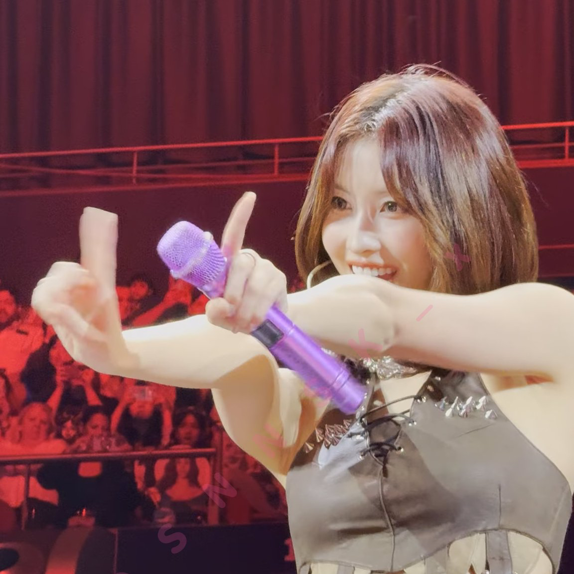 모모 (TWICE)의 비하인드 컷