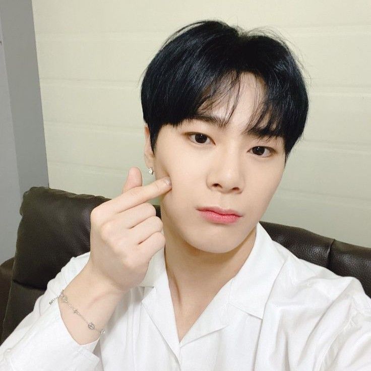 A moment captured by Moonbin (ASTRO)'s fan