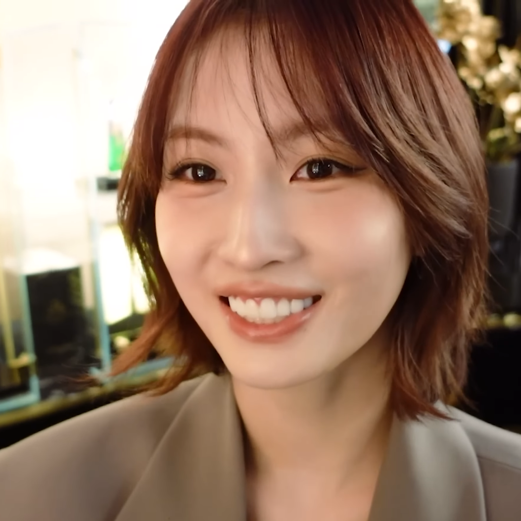 Foto terbaru Momo (TWICE)