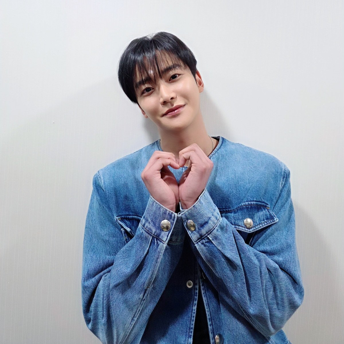 A moment captured by Rowoon's fan