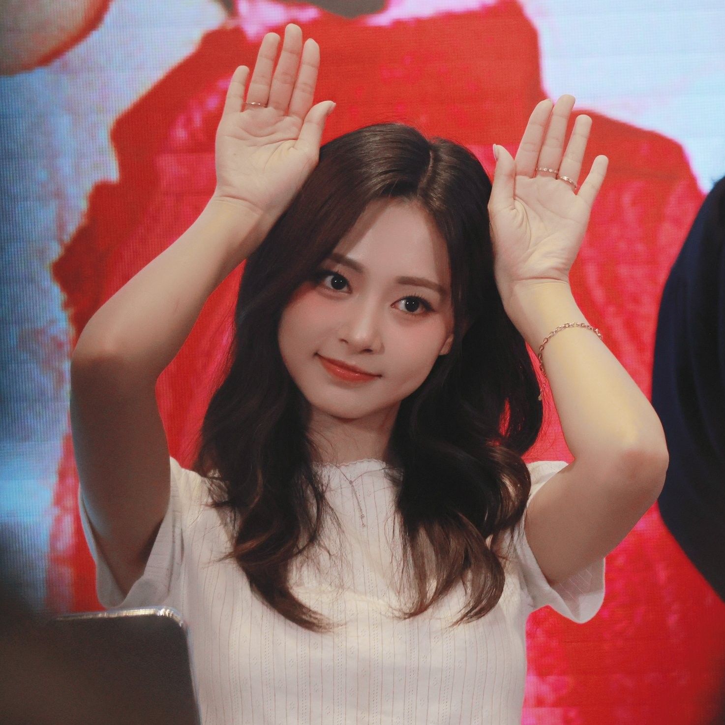 Behind-the-scenes cut of Tzuyu (TWICE)
