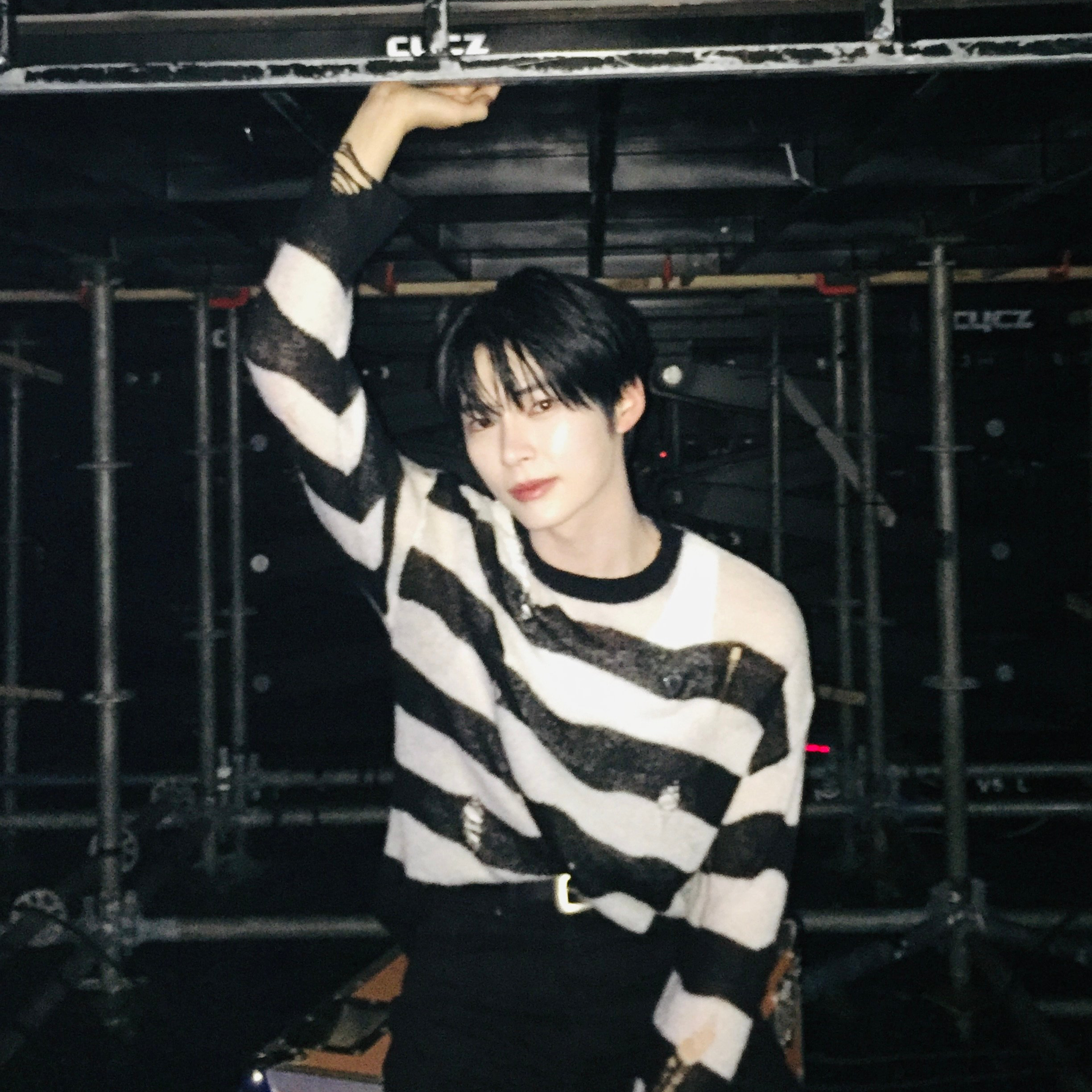 A moment captured by Sung Hanbin (ZEROBASEONE)'s fan