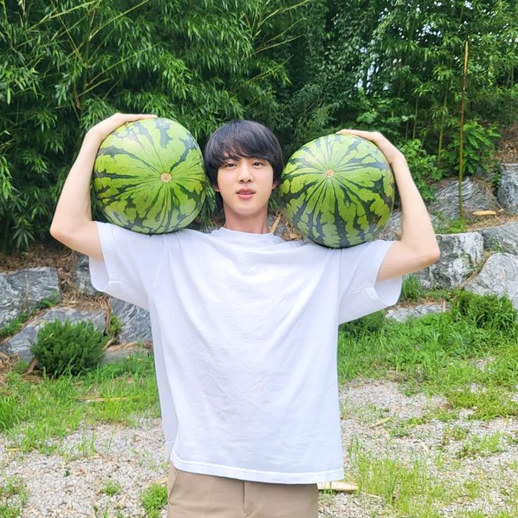 진 (방탄소년단)의 최신 사진