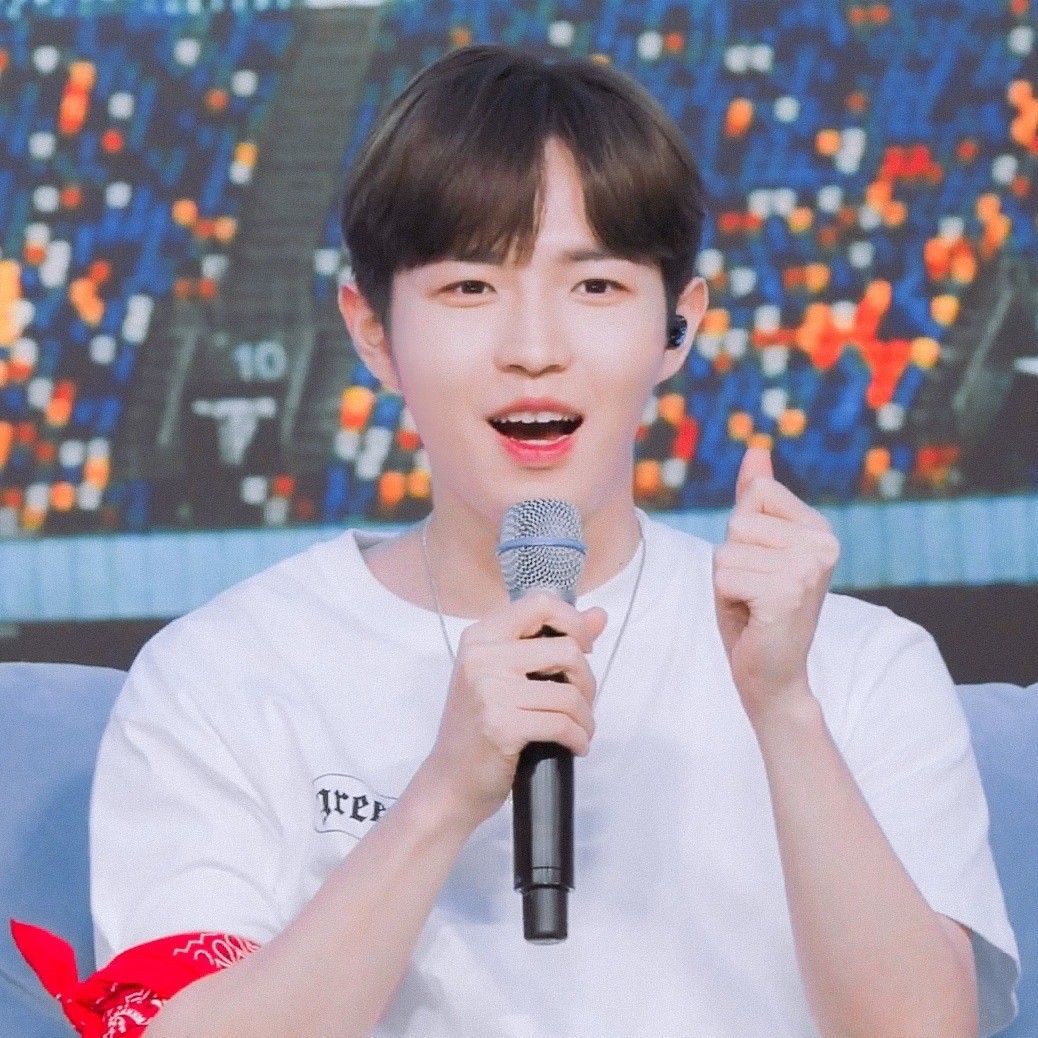 Potret di balik layar Kim Jaehwan