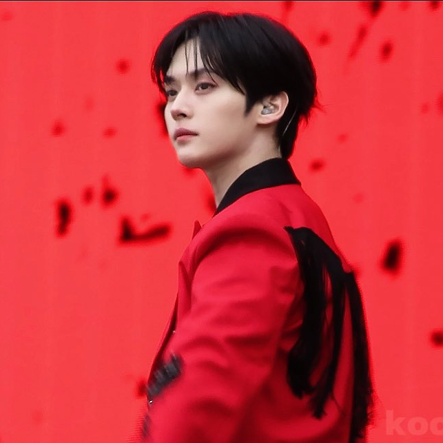 Behind-the-scenes cut of Lee Know (Stray Kids)