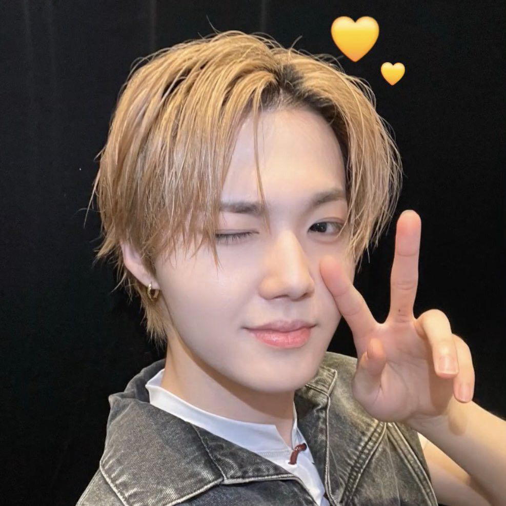 Recent activity shot of Doyoung (TREASURE)