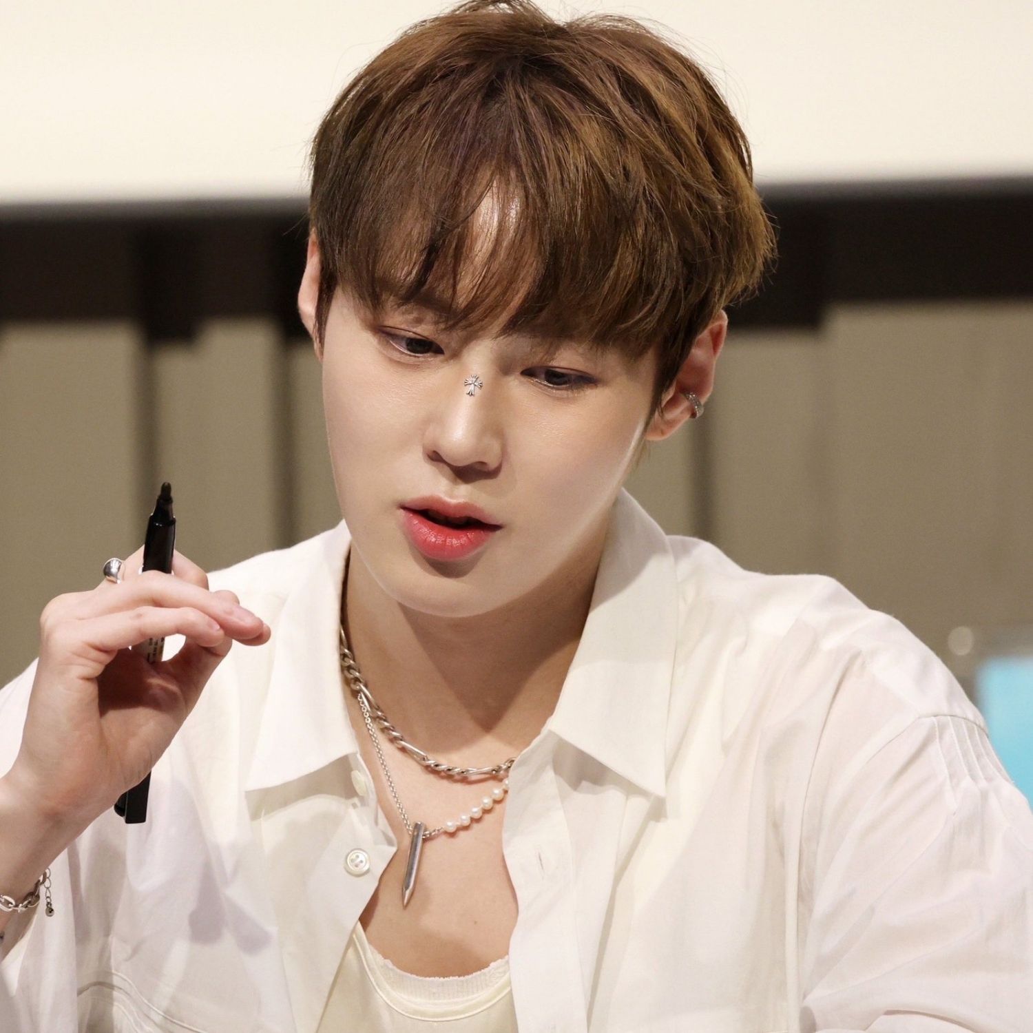 A moment captured by Ha Sungwoon's fan
