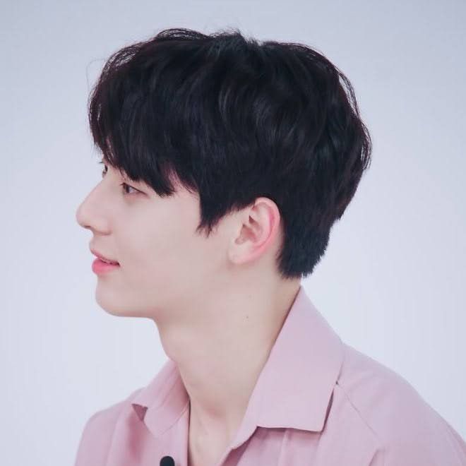 A moment captured by Hwang Minhyun's fan