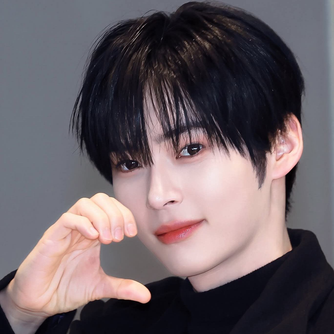 A moment captured by Sung Hanbin (ZEROBASEONE)'s fan