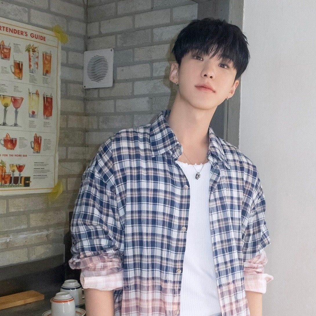 Behind-the-scenes cut of SEVENTEEN