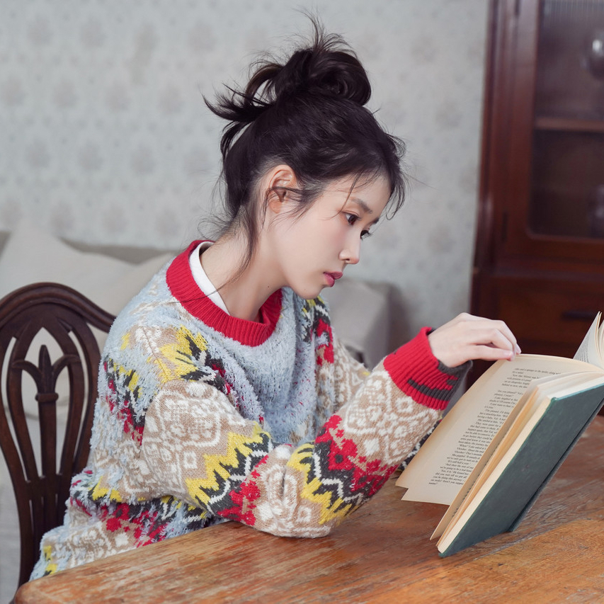 Behind-the-scenes cut of IU