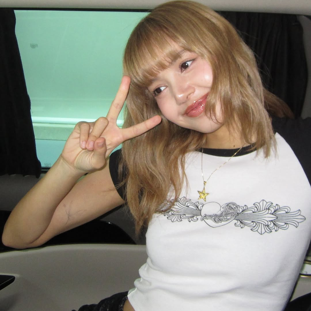 A moment captured by Lisa (BLACKPINK)'s fan