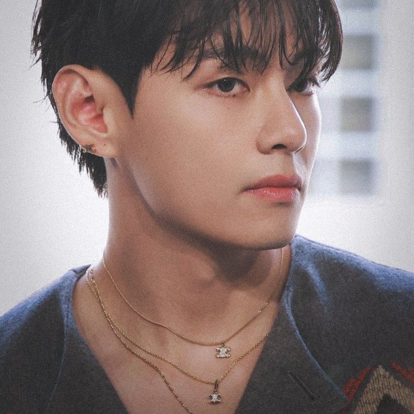 Recent activity shot of V (BTS)