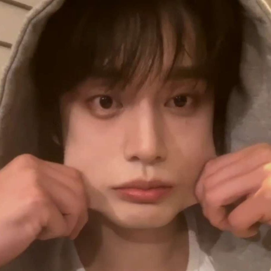 Recent activity shot of Kim Jiwoong (ZEROBASEONE)