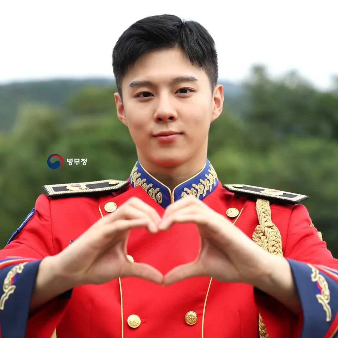 A moment captured by Kim Wooseok's fan