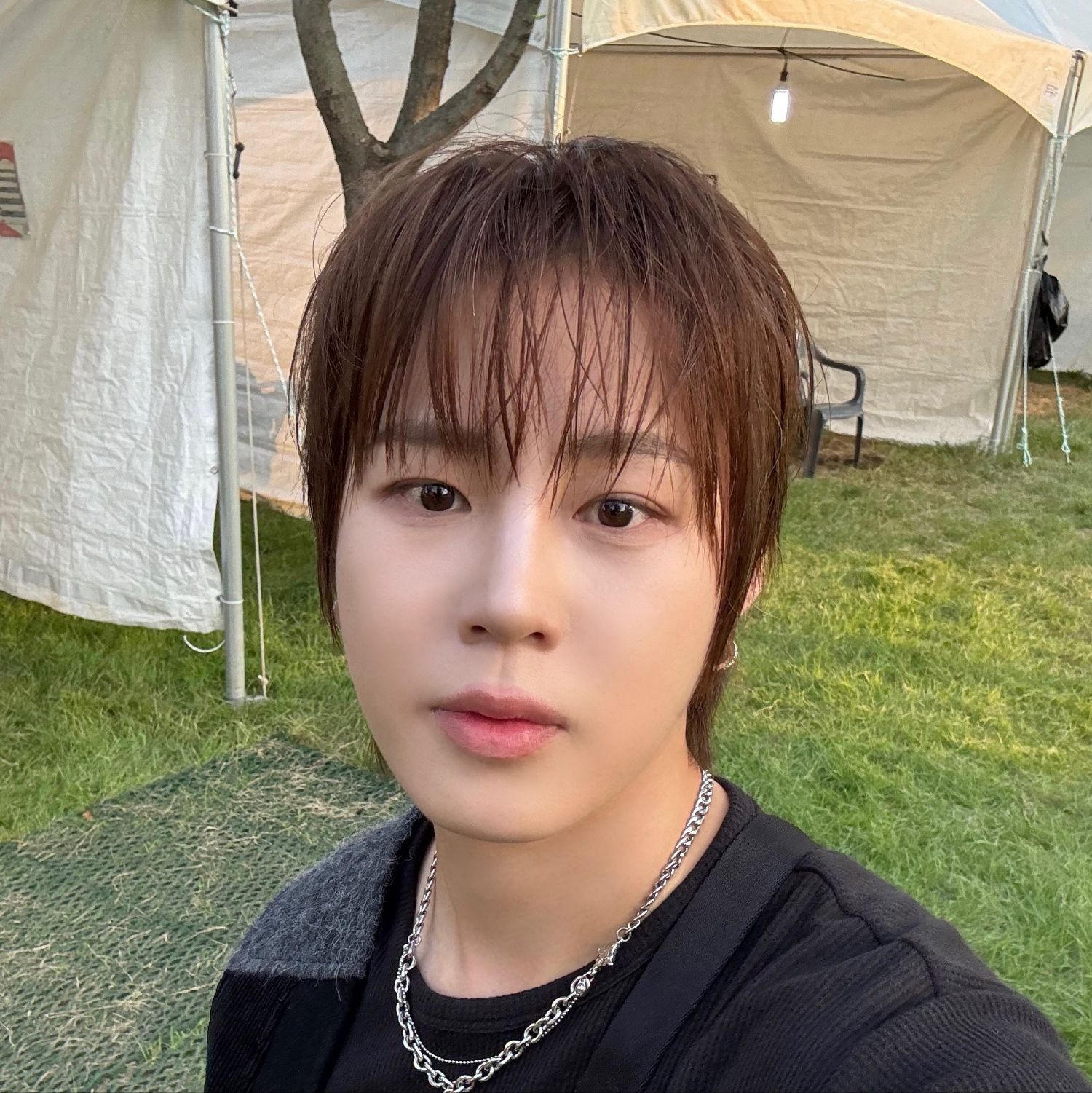 Behind-the-scenes cut of Ha Sungwoon
