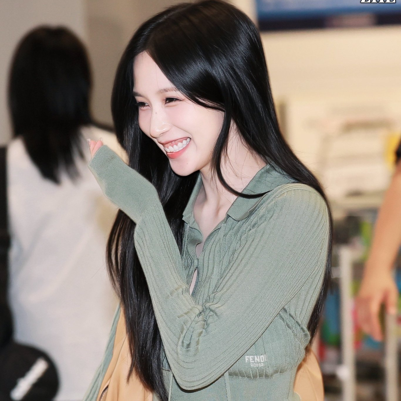 Foto aktivitas terbaru Mina (TWICE)