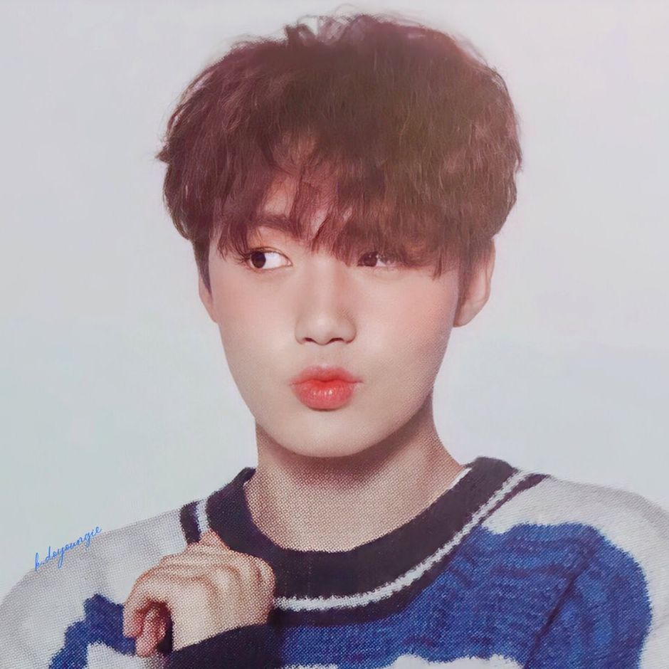 Momen yang diabadikan oleh penggemar Doyoung (TREASURE)