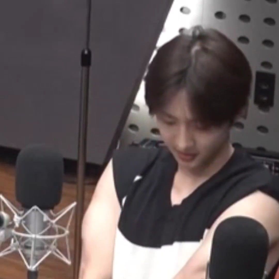 Behind-the-scenes cut of Hui (PENTAGON)