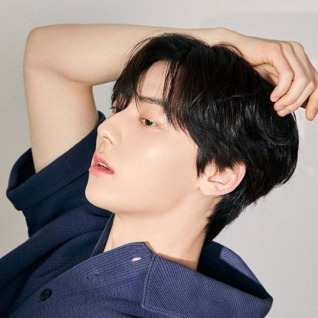 Behind-the-scenes cut of Hwang Minhyun