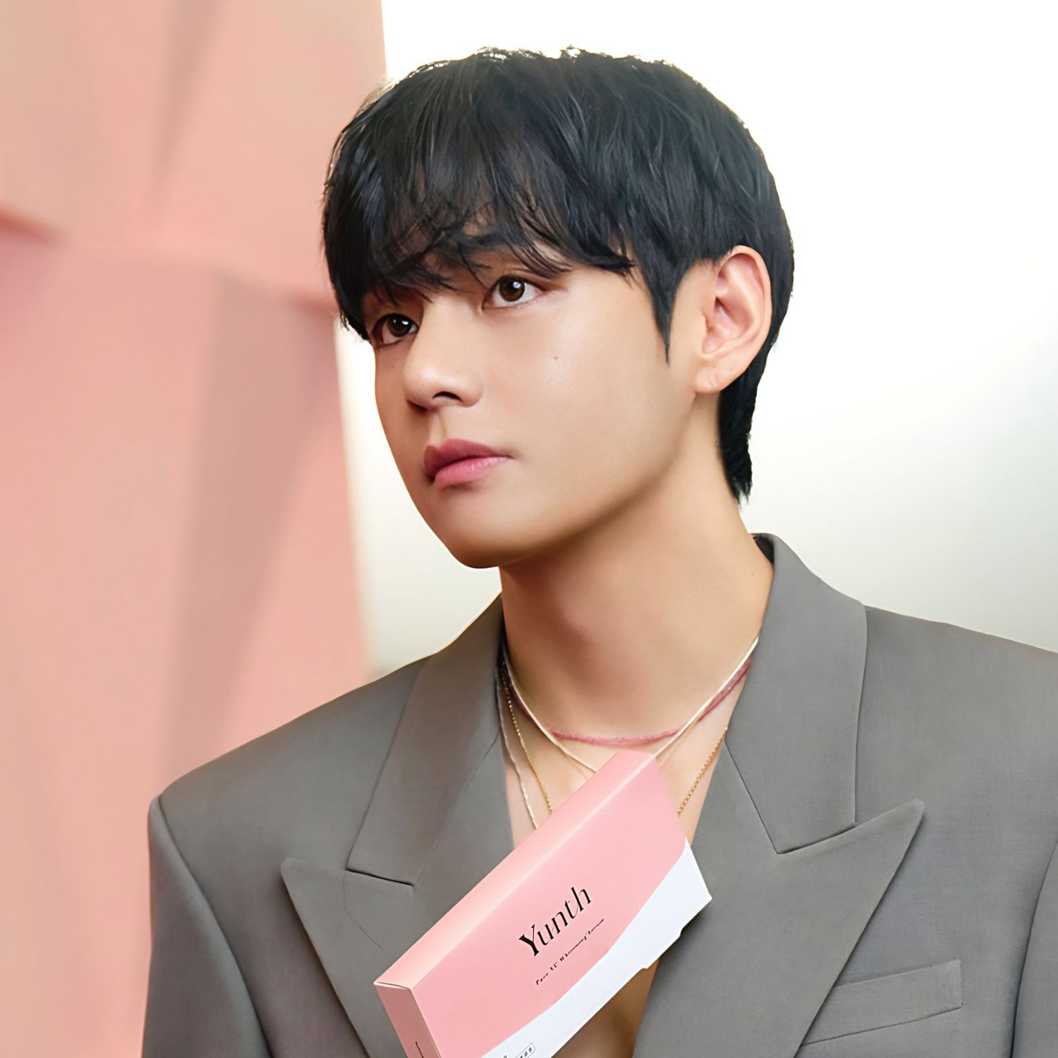 뷔 (방탄소년단)의 최신 사진