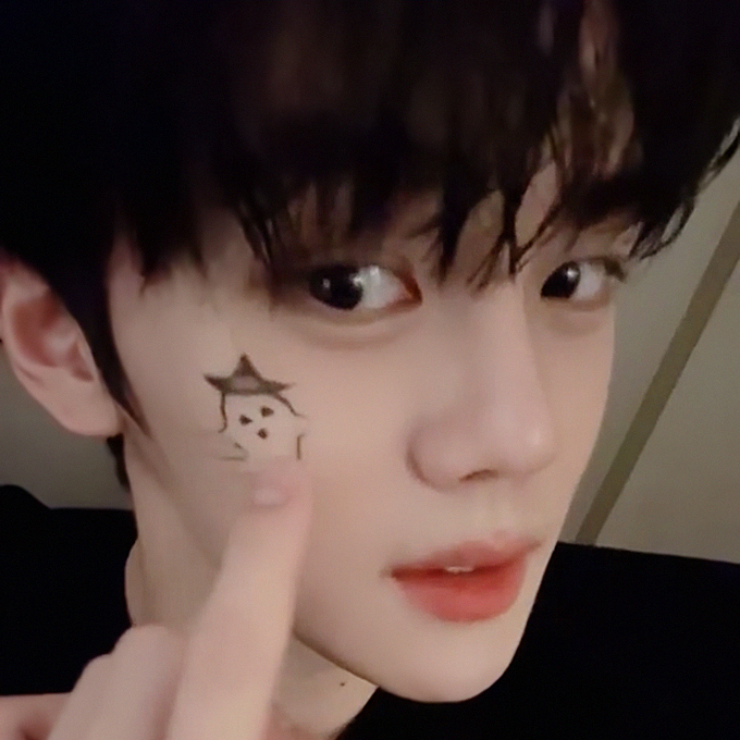 Behind-the-scenes cut of Kim Gyuvin (ZEROBASEONE)