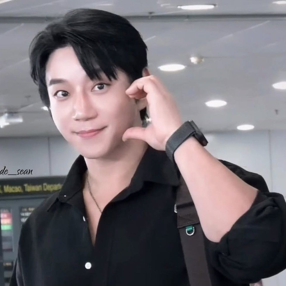 Latest photo of Hwang Chiyeol