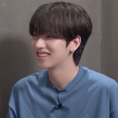 Behind-the-scenes cut of Hanjun (n.SSign)