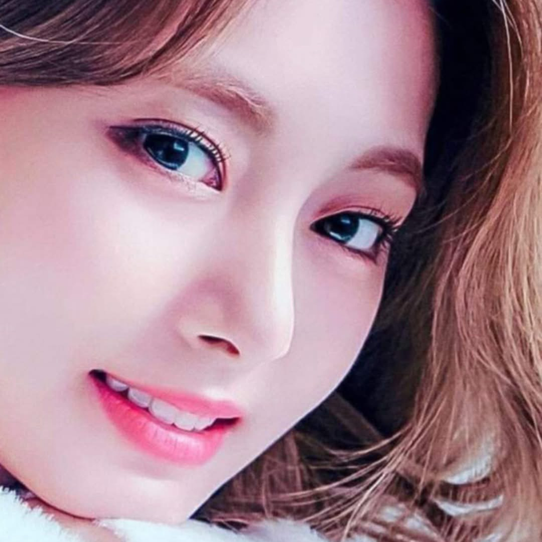 A moment captured by Tzuyu (TWICE)'s fan