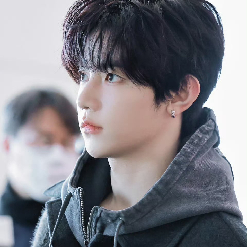 Behind-the-scenes cut of Zhang Hao (ZEROBASEONE)