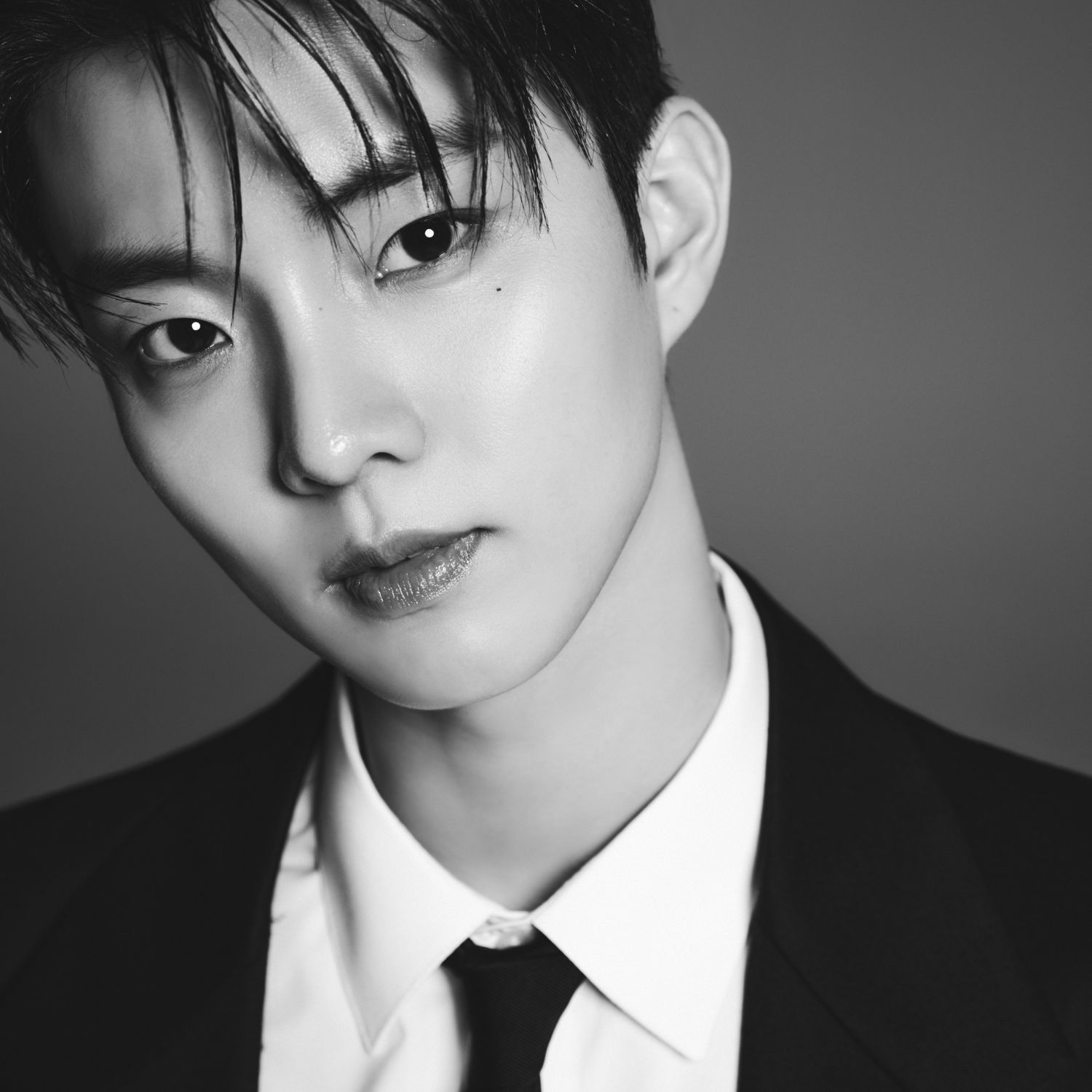 Latest photo of Q (THE BOYZ)