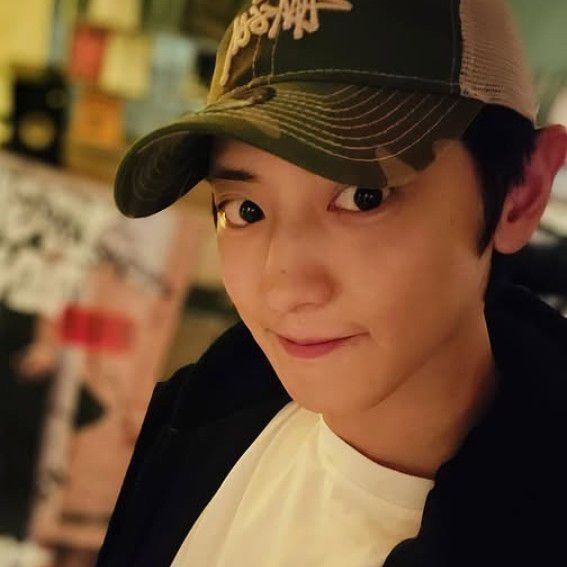 Behind-the-scenes cut of EXO