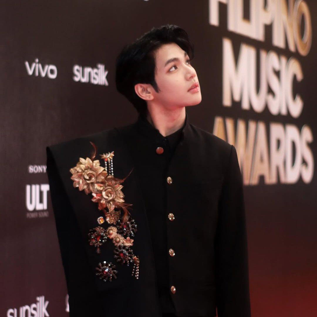 Foto terbaru Kim (HORI7ON)