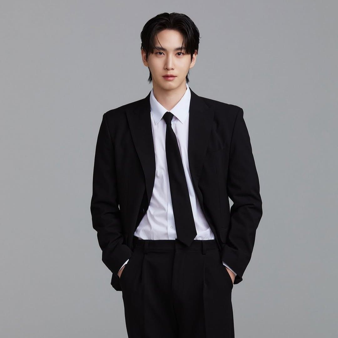 Recent activity shot of Shinwon (PENTAGON)