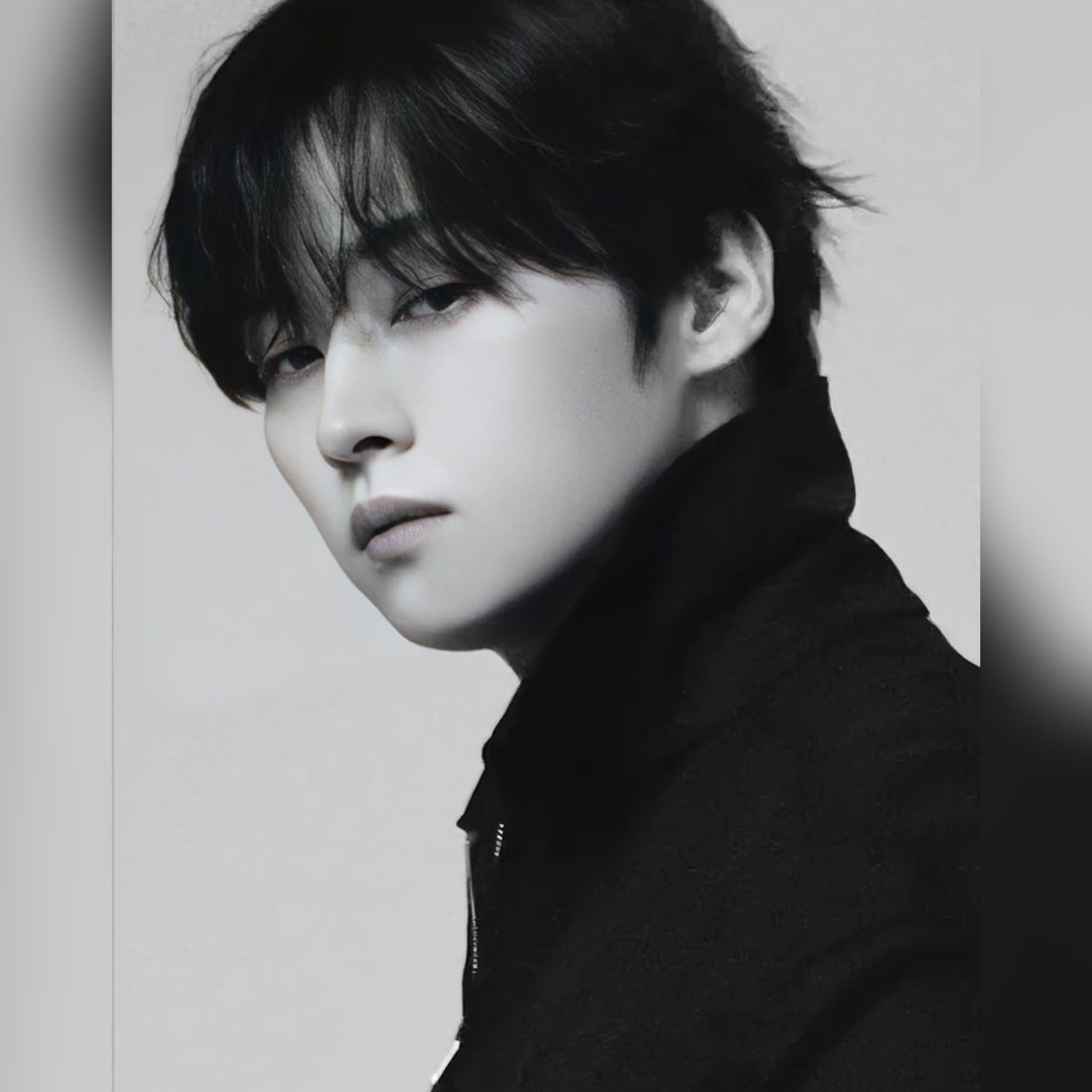 Latest photo of Lee Know (Stray Kids)
