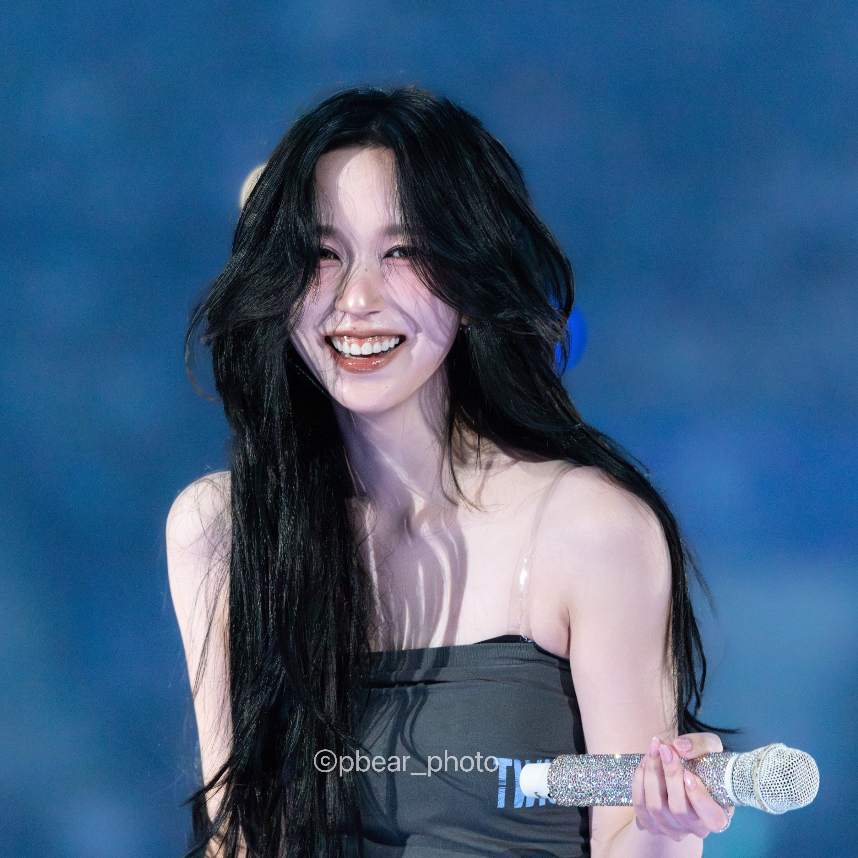 Momen yang diabadikan oleh penggemar Mina (TWICE)