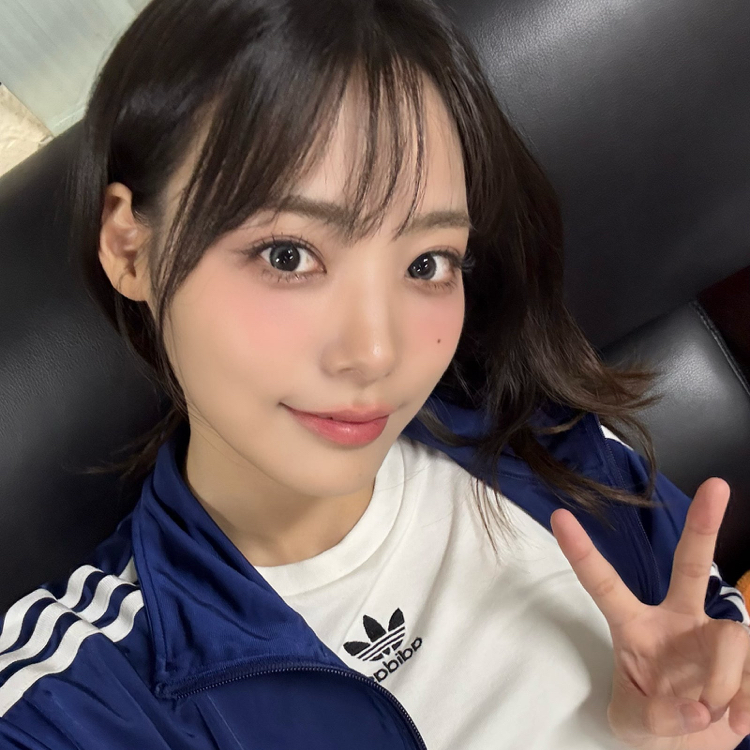 Behind-the-scenes cut of Siyeon (QWER)
