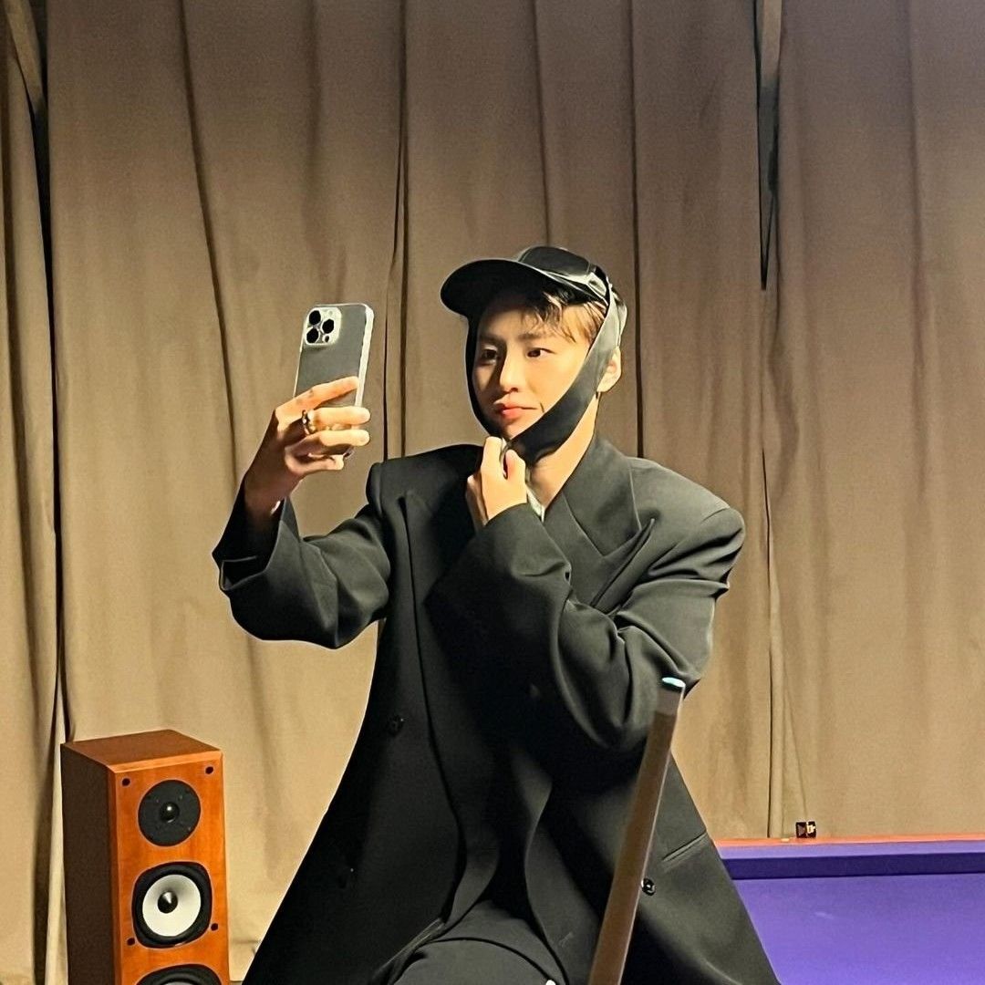 Behind-the-scenes cut of Ha Sungwoon