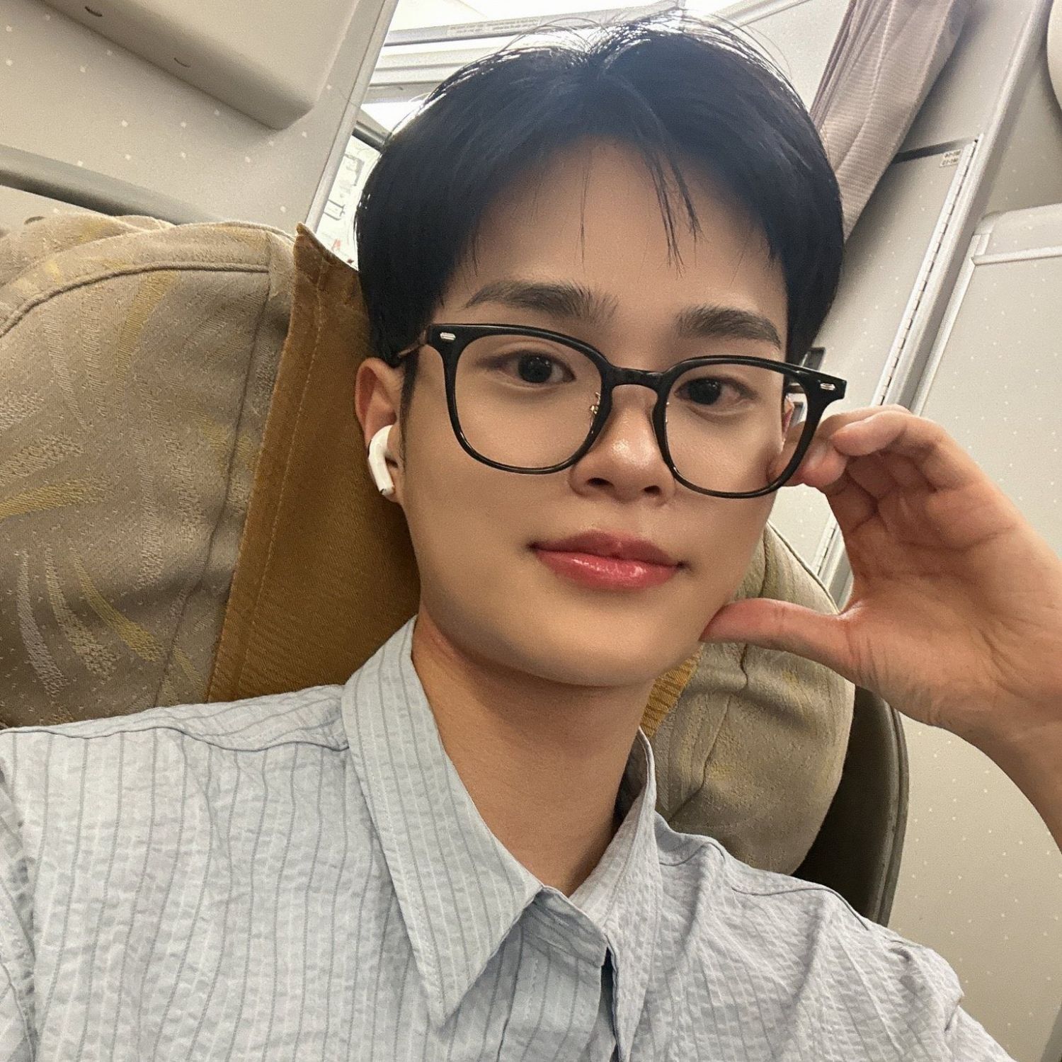 A moment captured by Lee Daehwi (AB6IX)'s fan