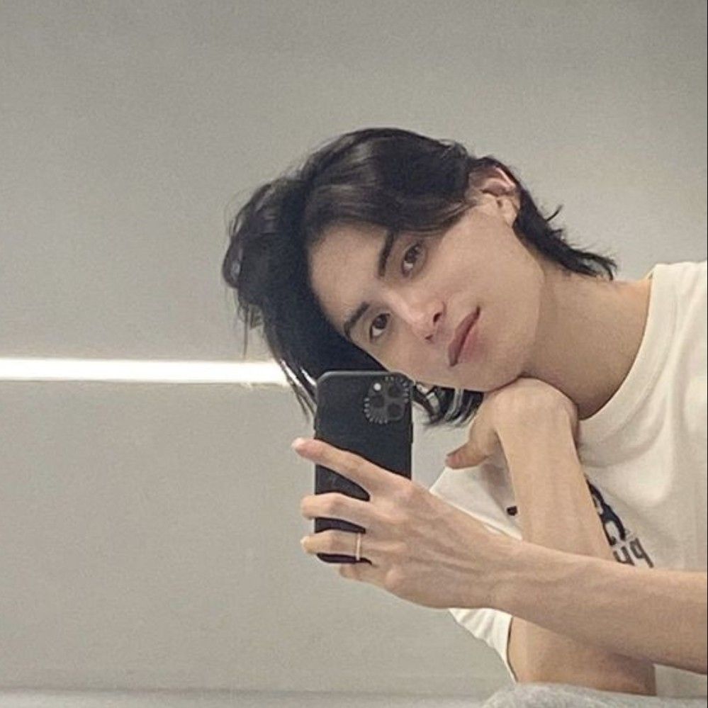 Behind-the-scenes cut of SF9