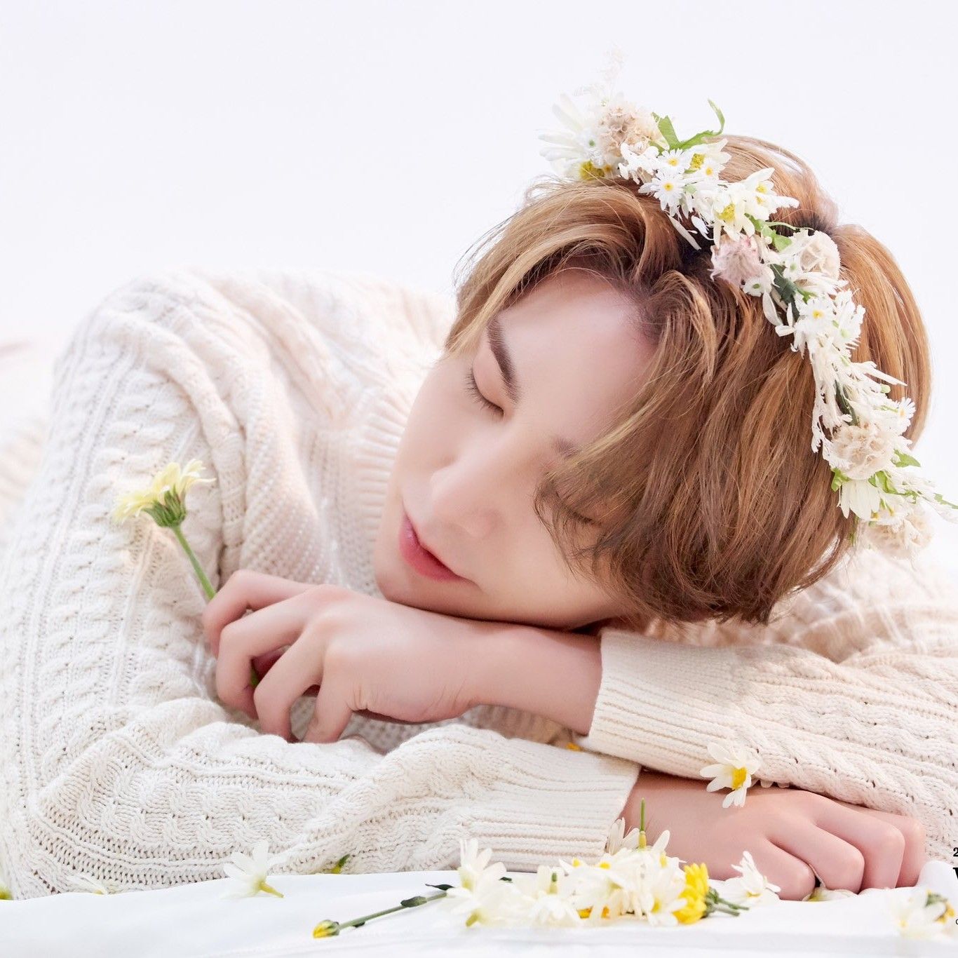 Recent activity shot of Shinwon (PENTAGON)