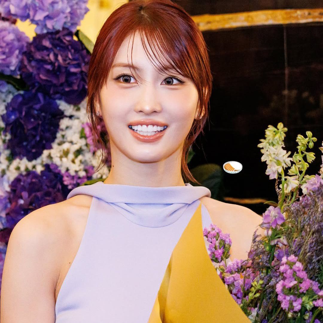 Foto terbaru Momo (TWICE)