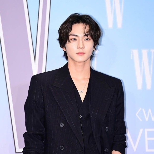 Latest photo of Jungwon (ENHYPEN)