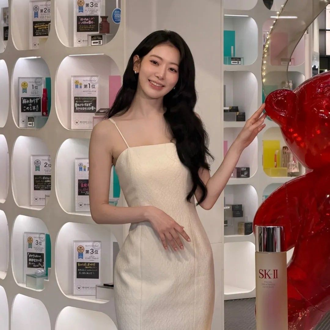 Latest photo of Sakura (LE SSERAFIM)