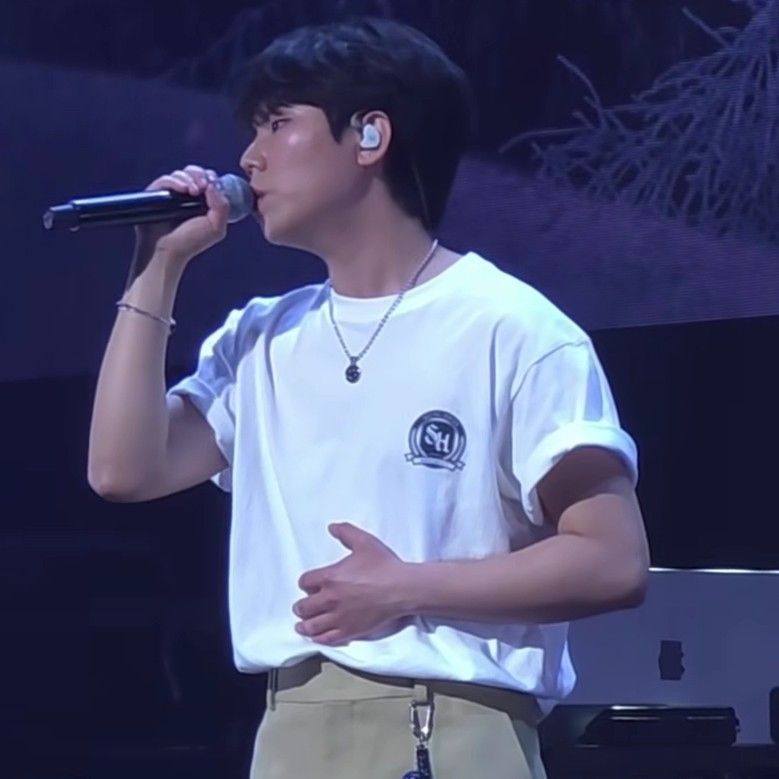 A moment captured by Jung Seunghwan's fan