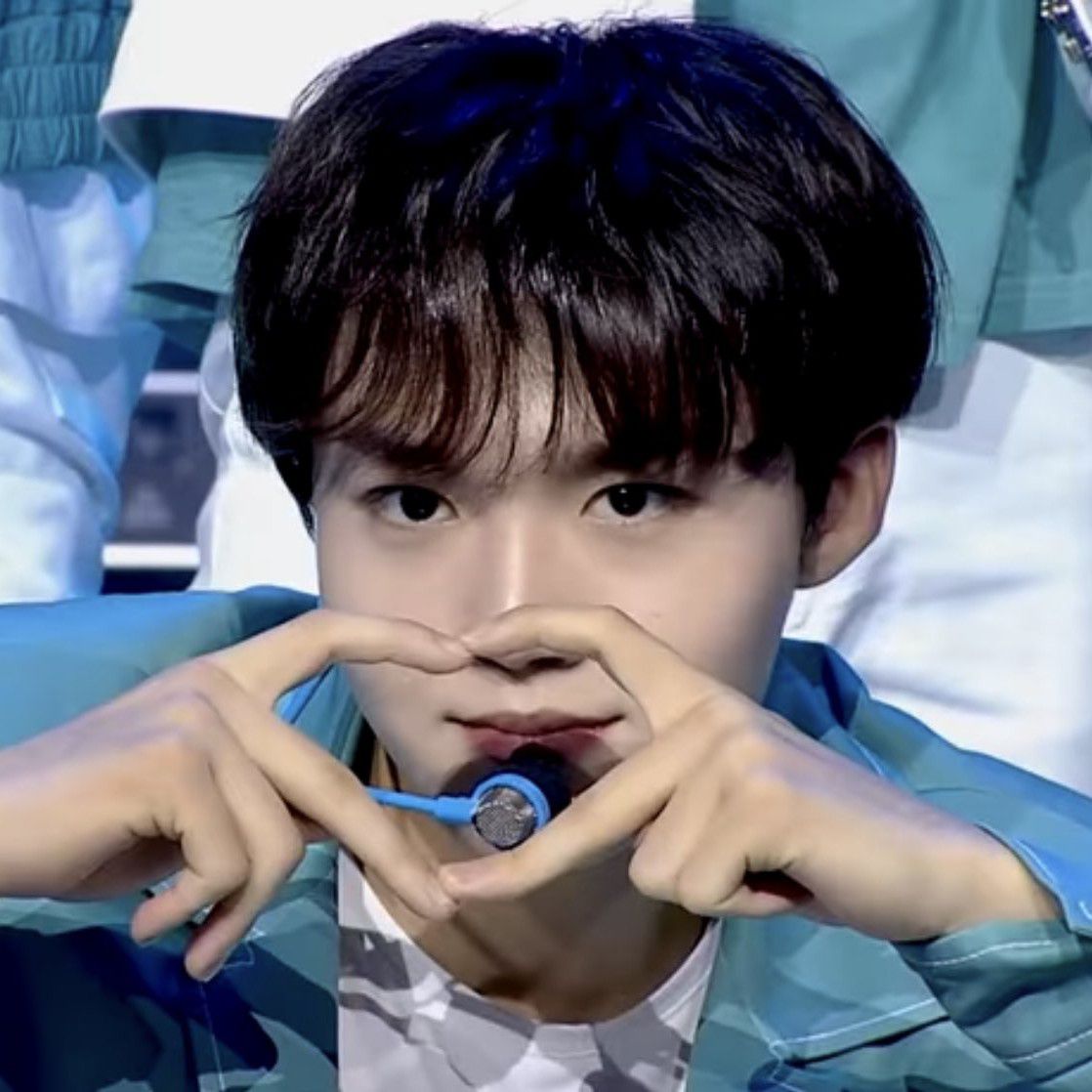 A moment captured by Doyoung (TREASURE)'s fan