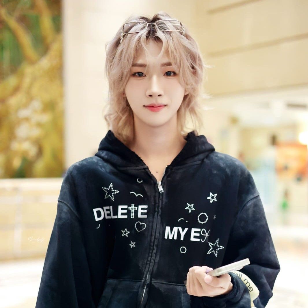 A moment captured by Hu Yetao (NexT1DE)'s fan