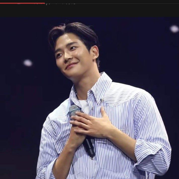 Momen yang diabadikan oleh penggemar Rowoon