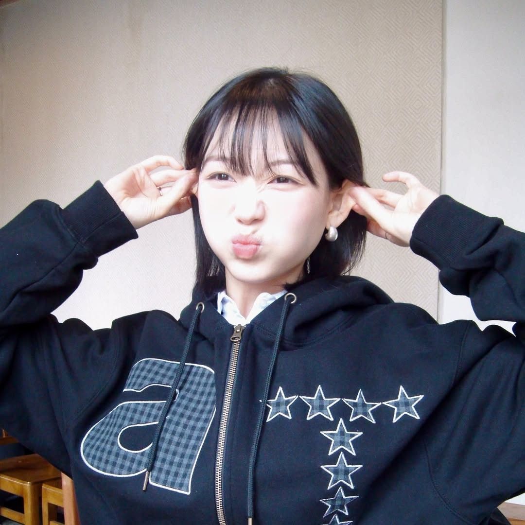 Recent activity shot of Lovelyz